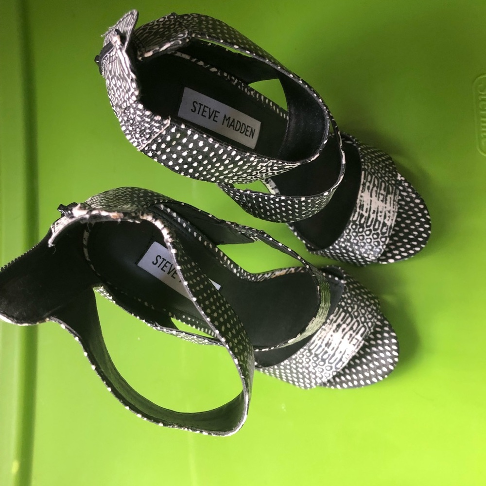 Steve Madden Black and white heel